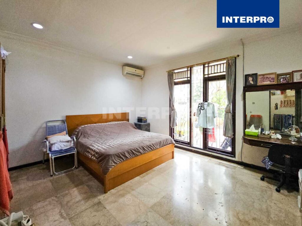 Rumah Dijual Intercon Taman Kebon Jeruk Luas 300m2
