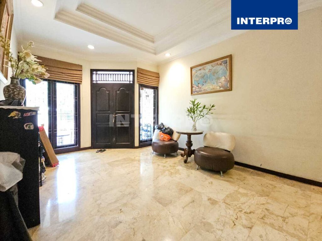 Rumah Dijual Intercon Taman Kebon Jeruk Luas 300m2