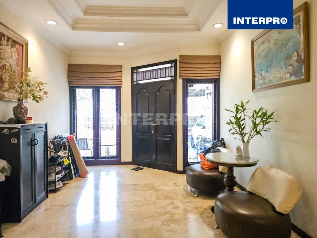 Rumah Dijual Intercon Taman Kebon Jeruk Luas 300m2