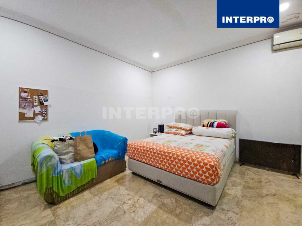 Rumah Dijual Intercon Taman Kebon Jeruk Luas 300m2