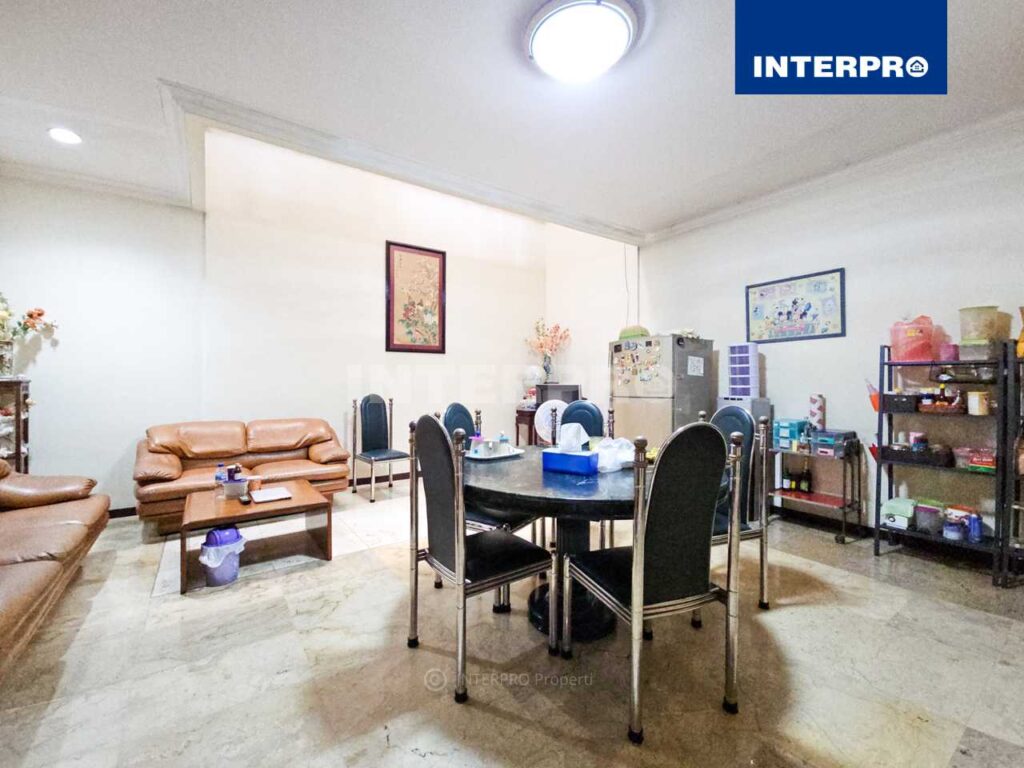 Rumah Dijual Intercon Taman Kebon Jeruk Luas 300m2
