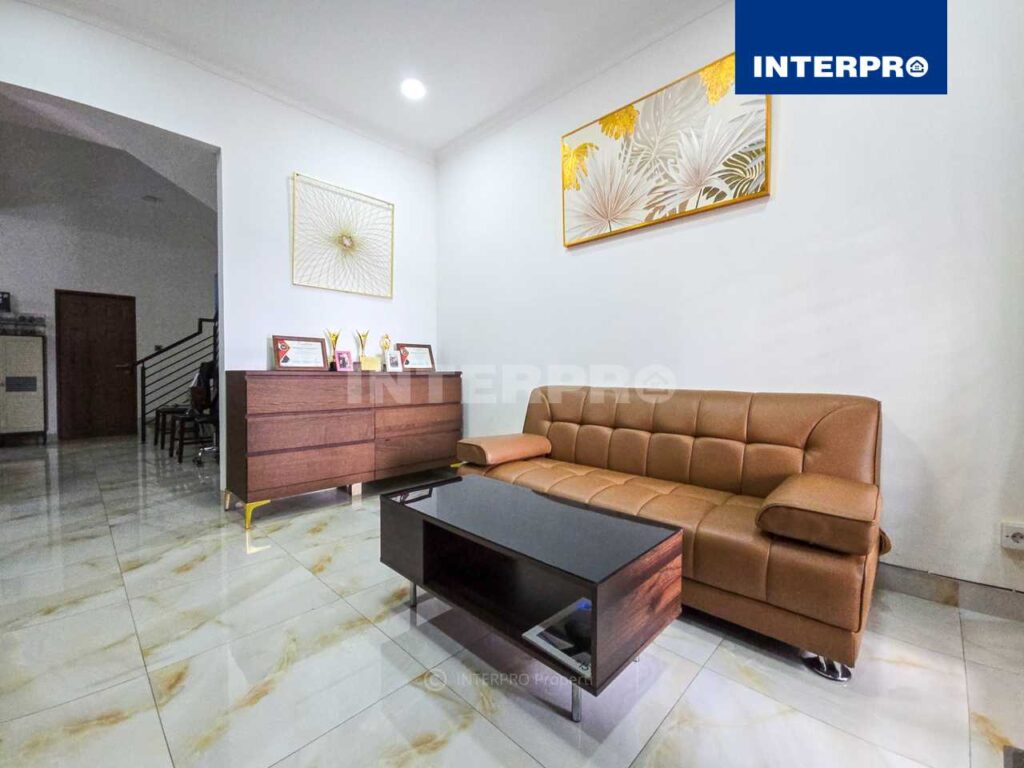 Rumah Dijual Siap Huni Intercon Taman Kebon Jeruk 200m2