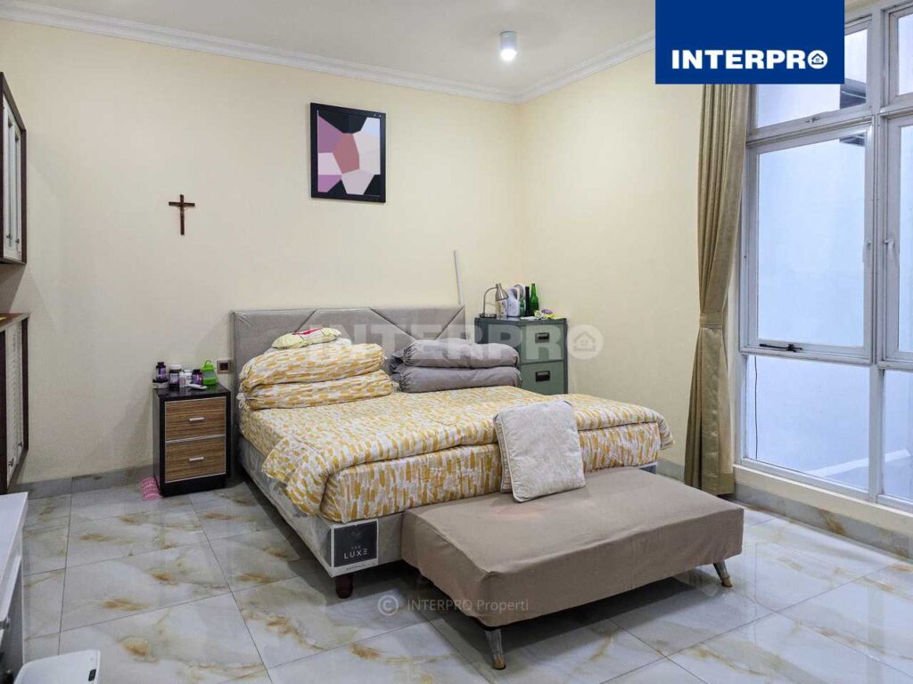 Rumah Dijual Siap Huni Intercon Taman Kebon Jeruk 200m2