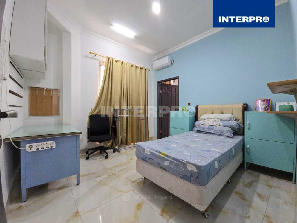 Rumah Dijual Siap Huni Intercon Taman Kebon Jeruk 200m2