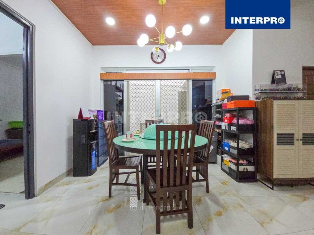 Rumah Dijual Siap Huni Intercon Taman Kebon Jeruk 200m2