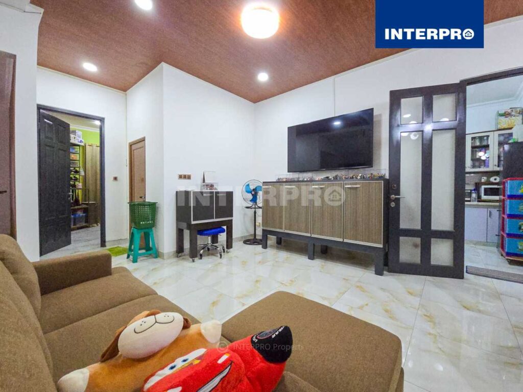 Rumah Dijual Siap Huni Intercon Taman Kebon Jeruk 200m2