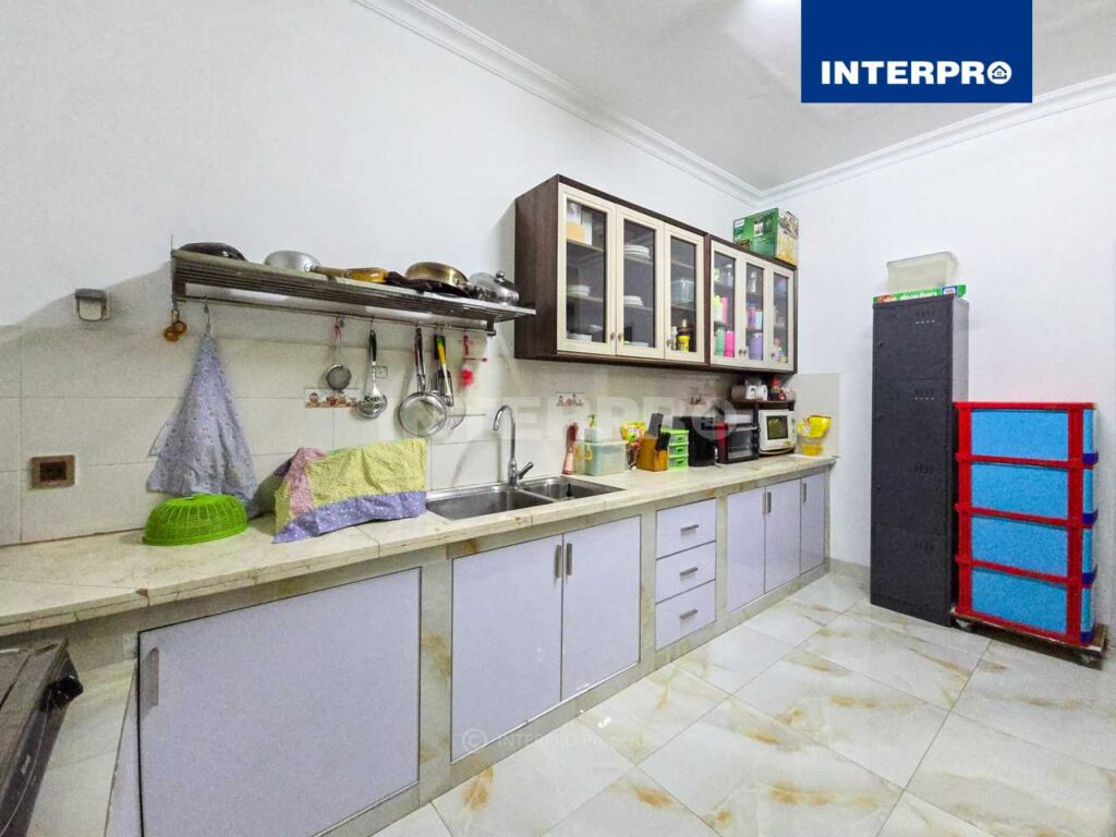 Rumah Dijual Siap Huni Intercon Taman Kebon Jeruk 200m2
