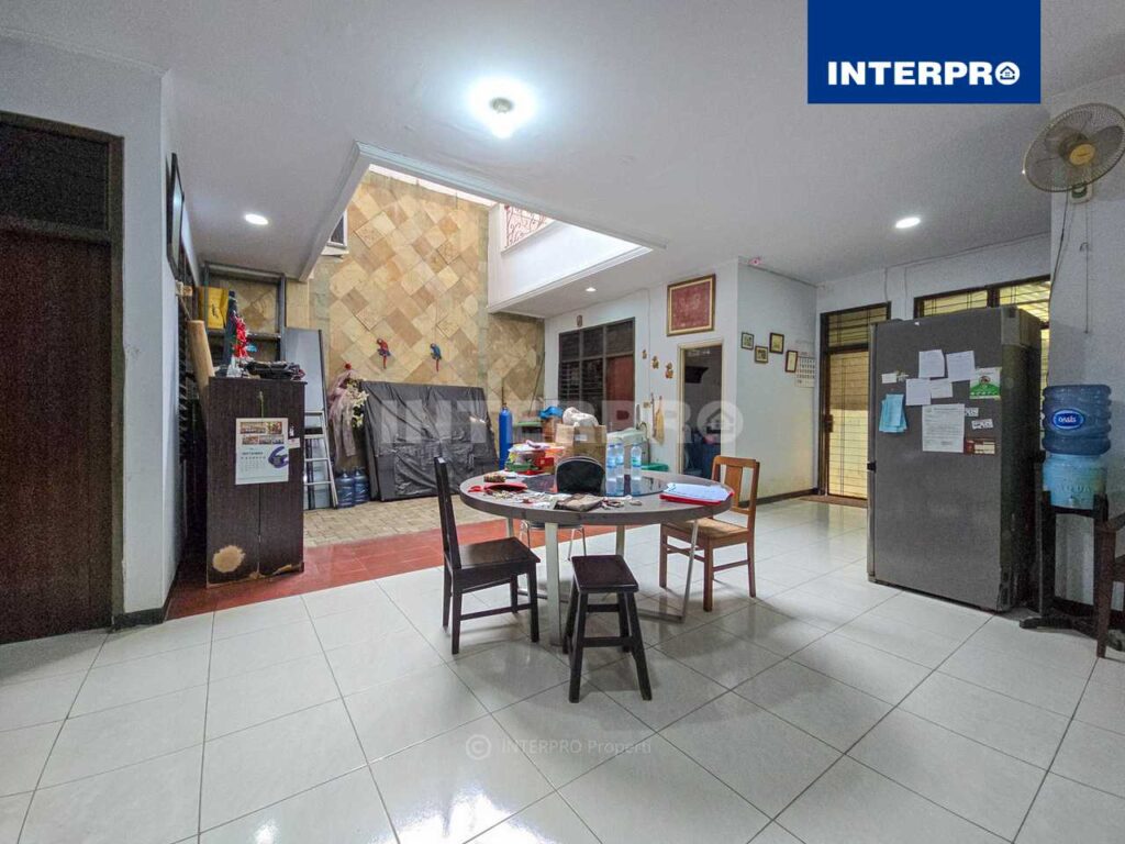 Rumah 2 Lantai Villa Tomang Mas Duri Kepa