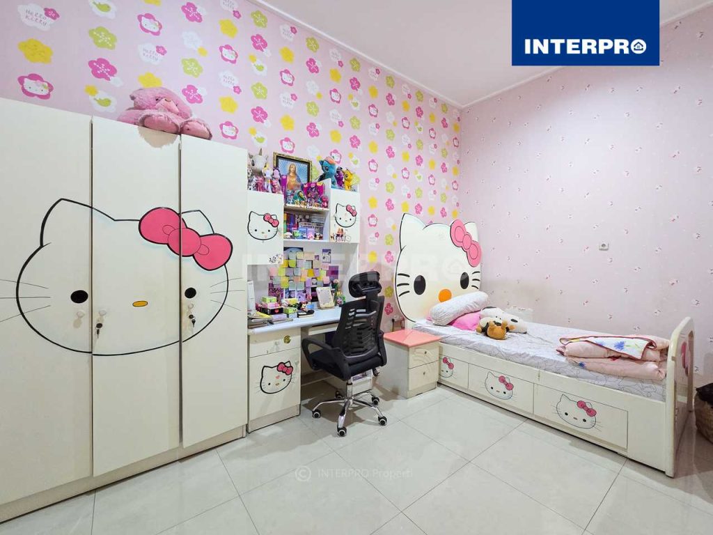 Rumah Dijual Intercon Taman Kebon Jeruk 162m2