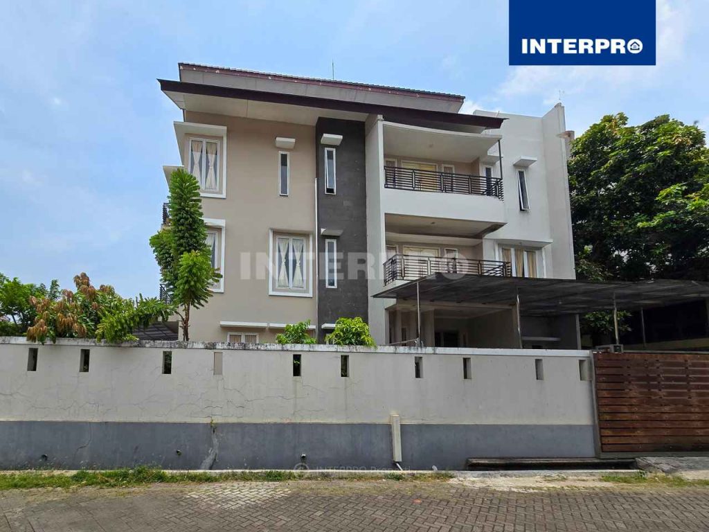 Rumah Hook 3 Lantai Kebon Jeruk Indah