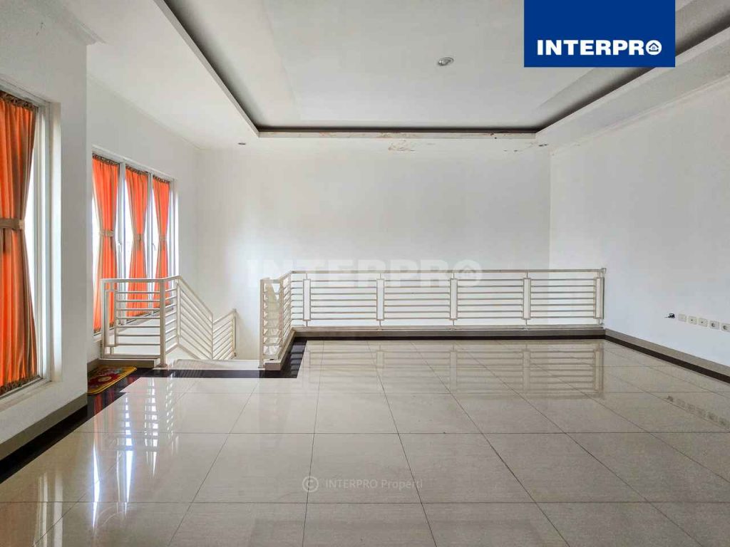Rumah Hook 3 Lantai Kebon Jeruk Indah