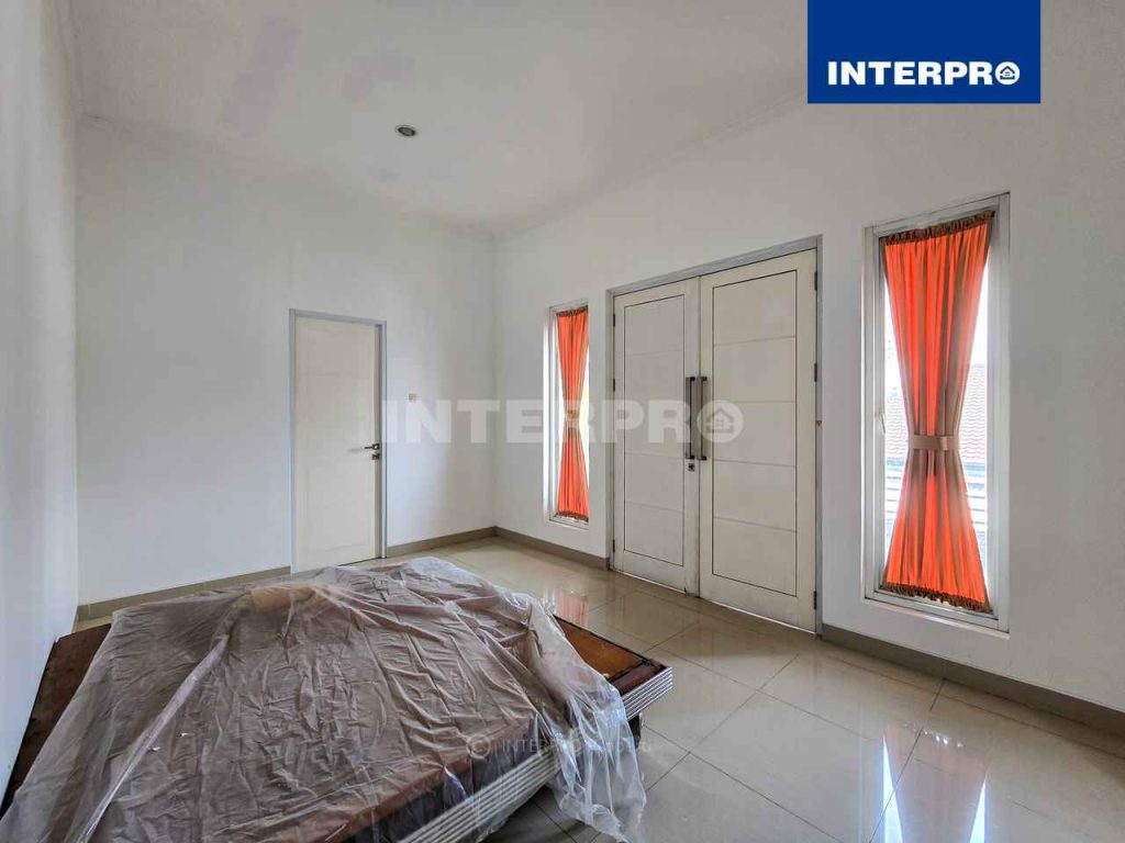 Rumah Hook 3 Lantai Kebon Jeruk Indah