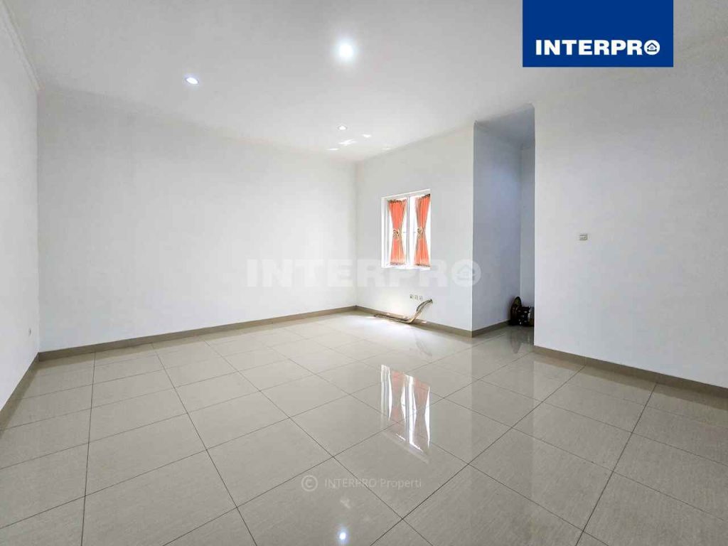 Rumah Hook 3 Lantai Kebon Jeruk Indah