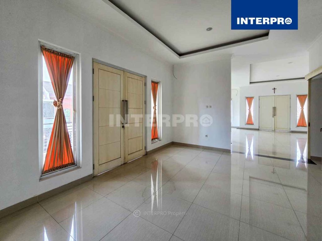 Rumah Hook 3 Lantai Kebon Jeruk Indah