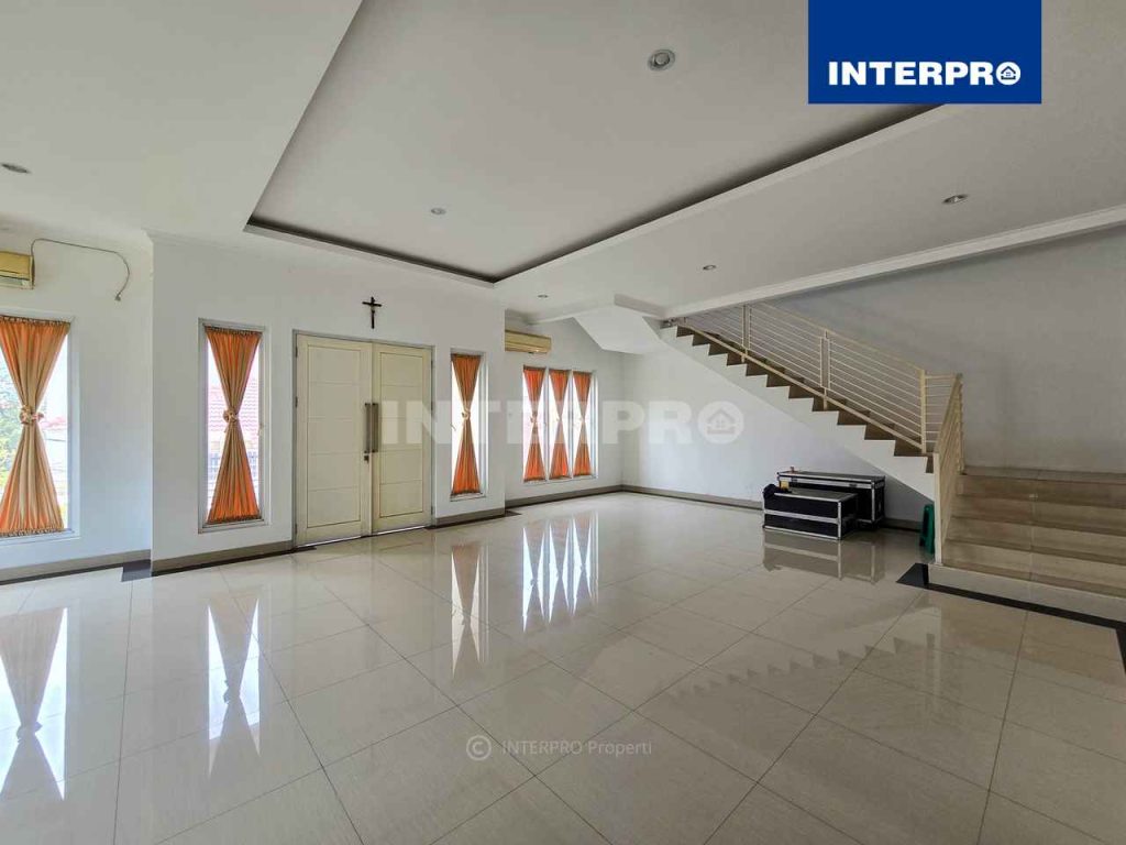 Rumah Hook 3 Lantai Kebon Jeruk Indah