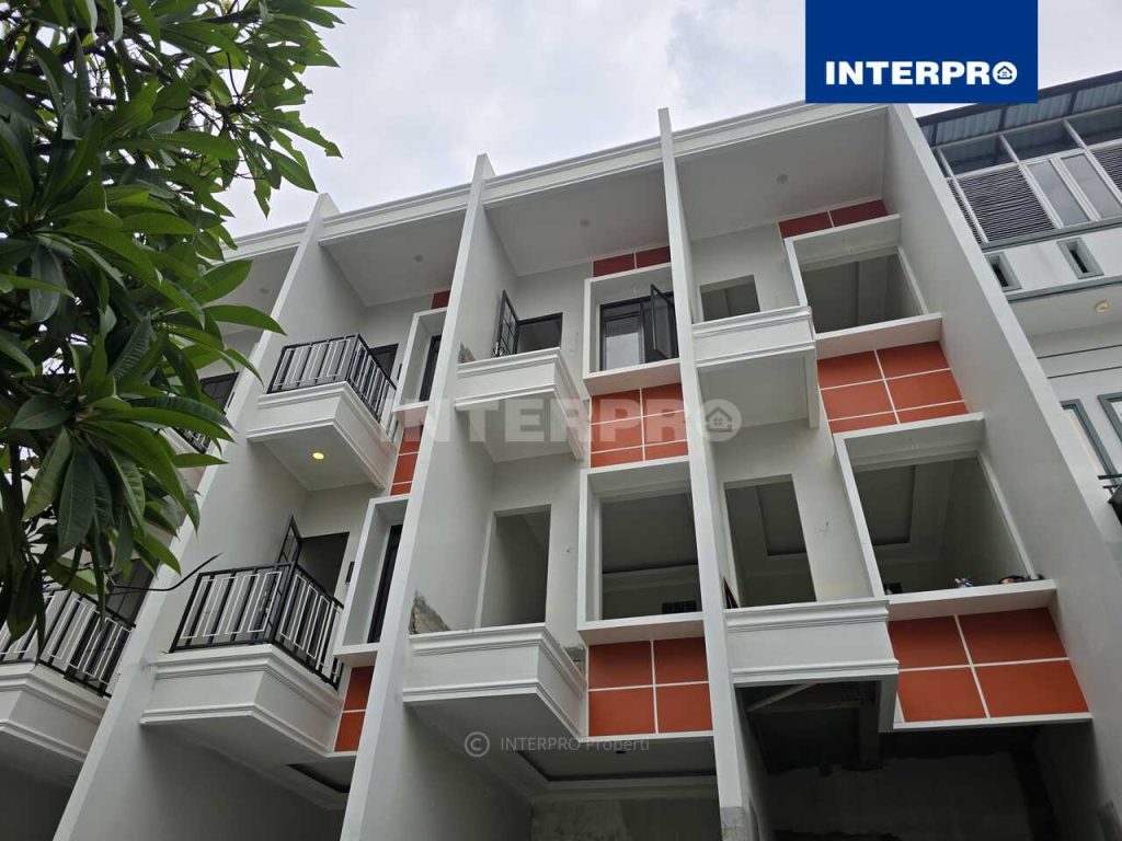 Rumah Brand New Minimalis 3,5 lantai Taman Ratu