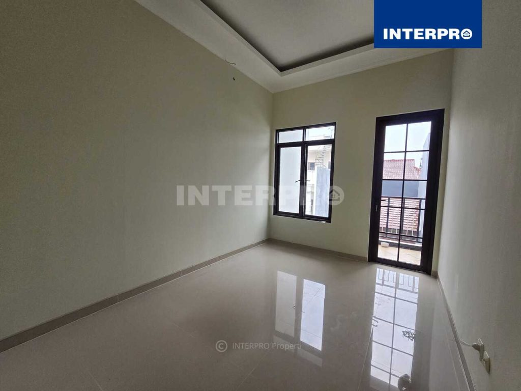 Rumah Brand New Minimalis 3,5 lantai Taman Ratu