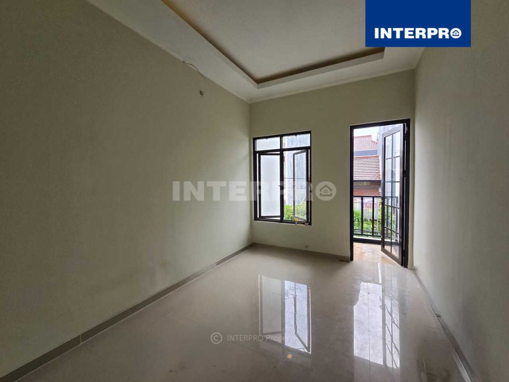 Rumah Brand New Minimalis 3,5 lantai Taman Ratu