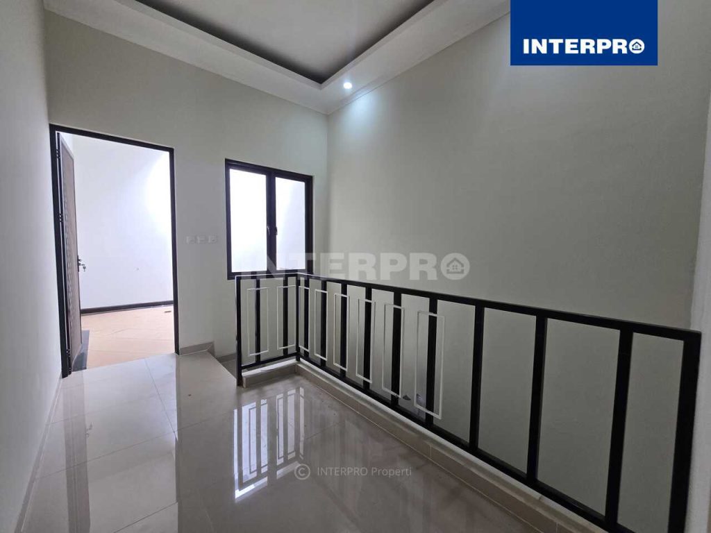Rumah Brand New Minimalis 3,5 lantai Taman Ratu