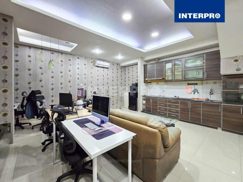 Rumah Minimalis 2,5 lantai Taman Ratu