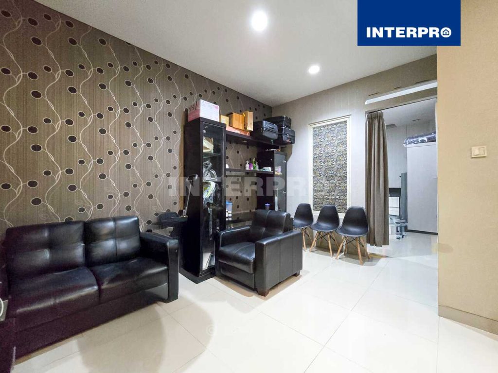Rumah Minimalis 2,5 lantai Taman Ratu