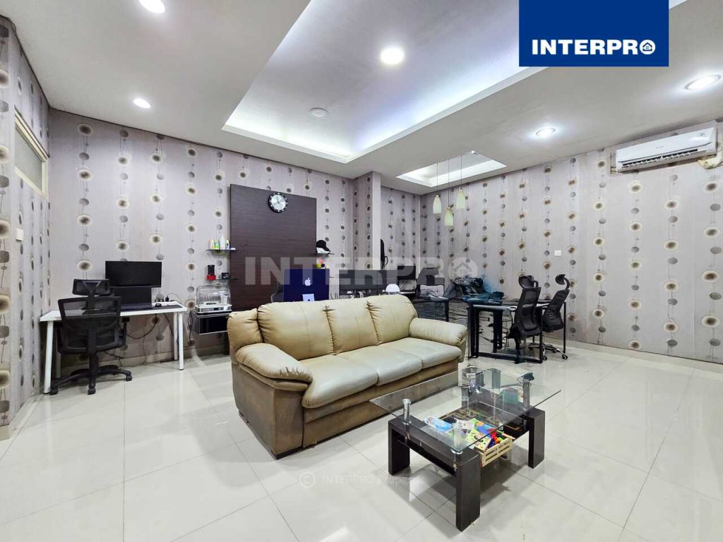 Rumah Minimalis 2,5 lantai Taman Ratu