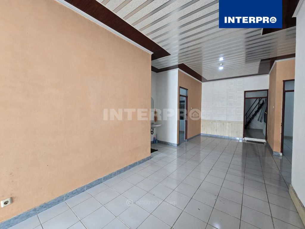 Rumah 1,5 Lantai Taman Surya 2 Pegadungan Kalideres