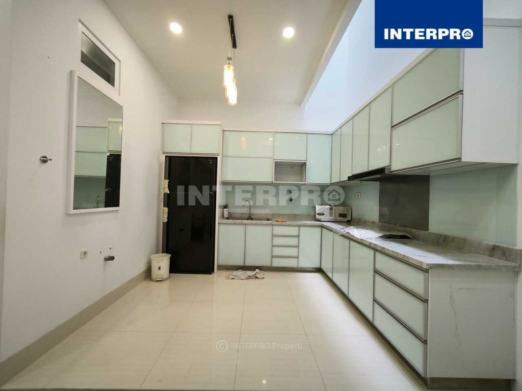 Rumah Siap Huni 3 Lantai Tanjung Duren