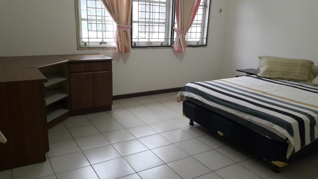 Rumah Taman Ratu Luas Tanah 200m2