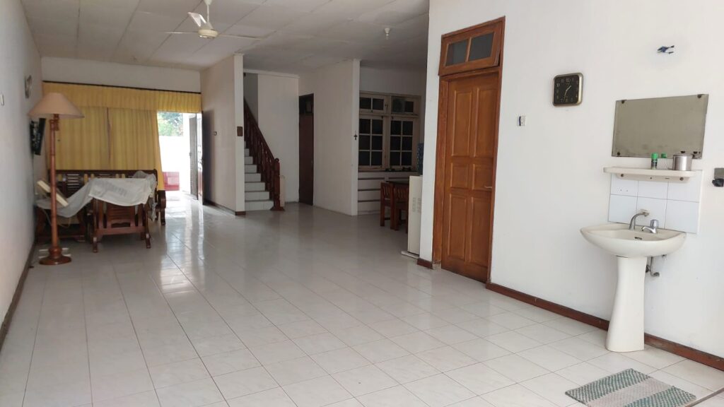 Rumah Taman Ratu Luas Tanah 200m2