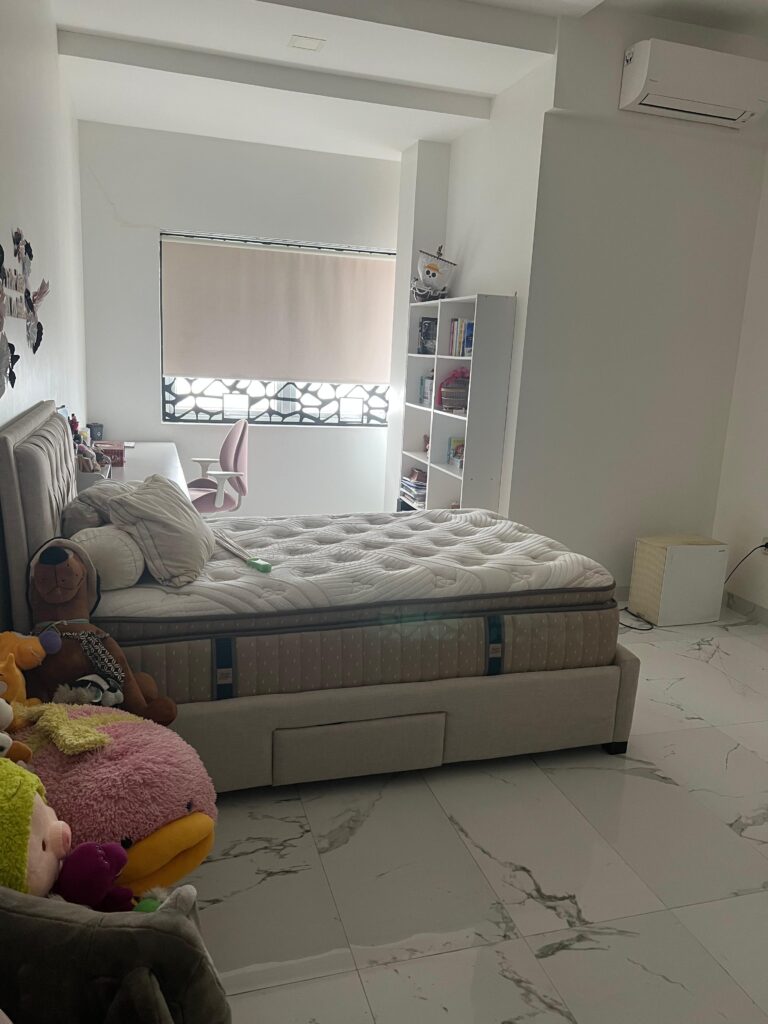 Rumah dijual Taman Ratu - LT 160m2