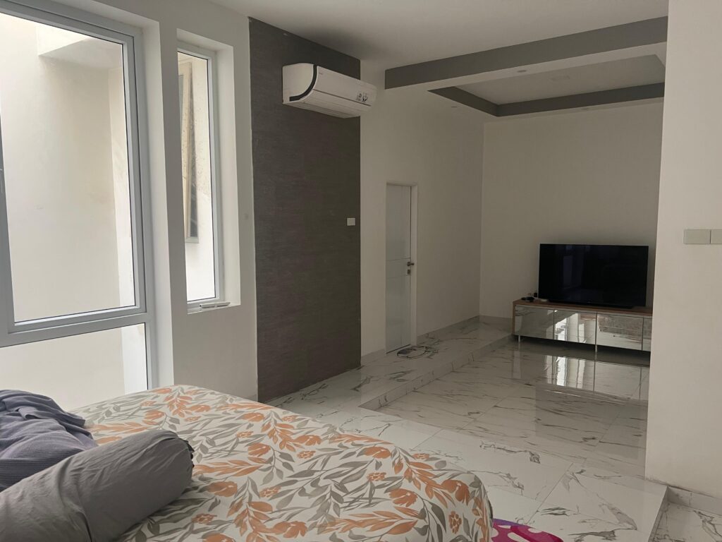 Rumah dijual Taman Ratu - LT 160m2