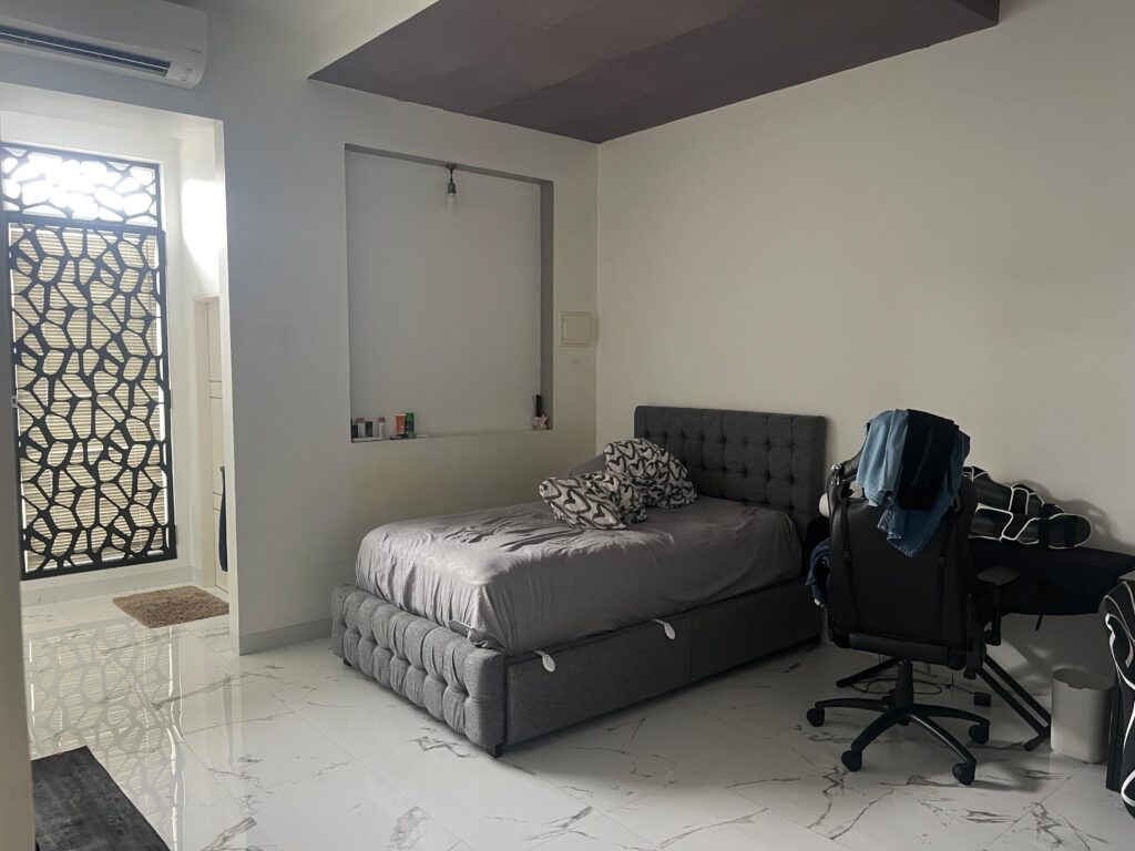 Rumah dijual Taman Ratu - LT 160m2