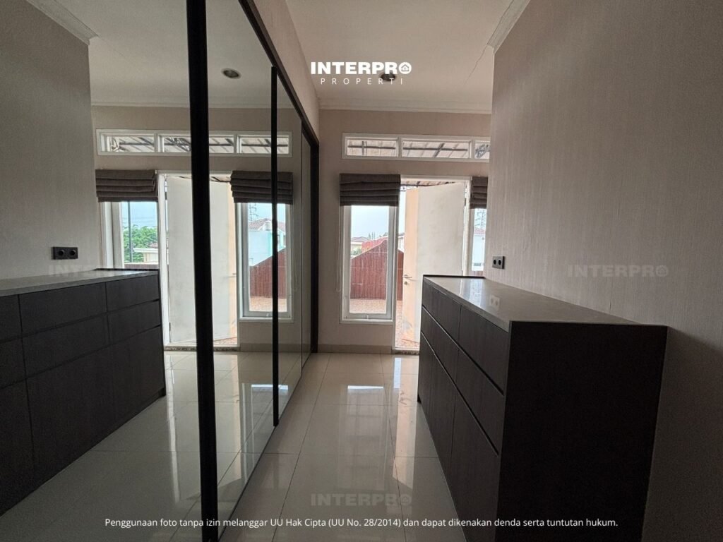 Rumah Dijual Taman Ratu LT 150m2