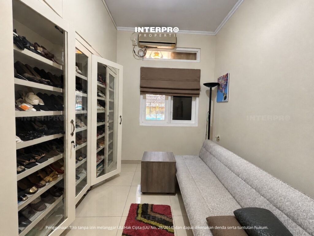 Rumah Dijual Taman Ratu LT 150m2