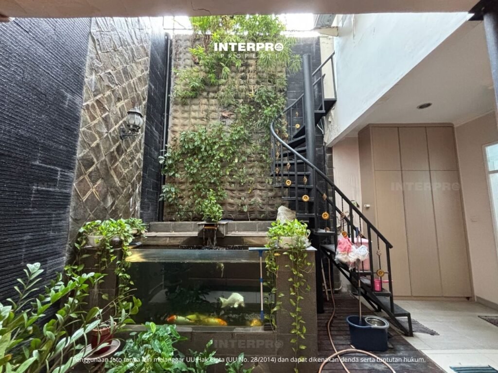 Rumah Dijual Taman Ratu LT 150m2
