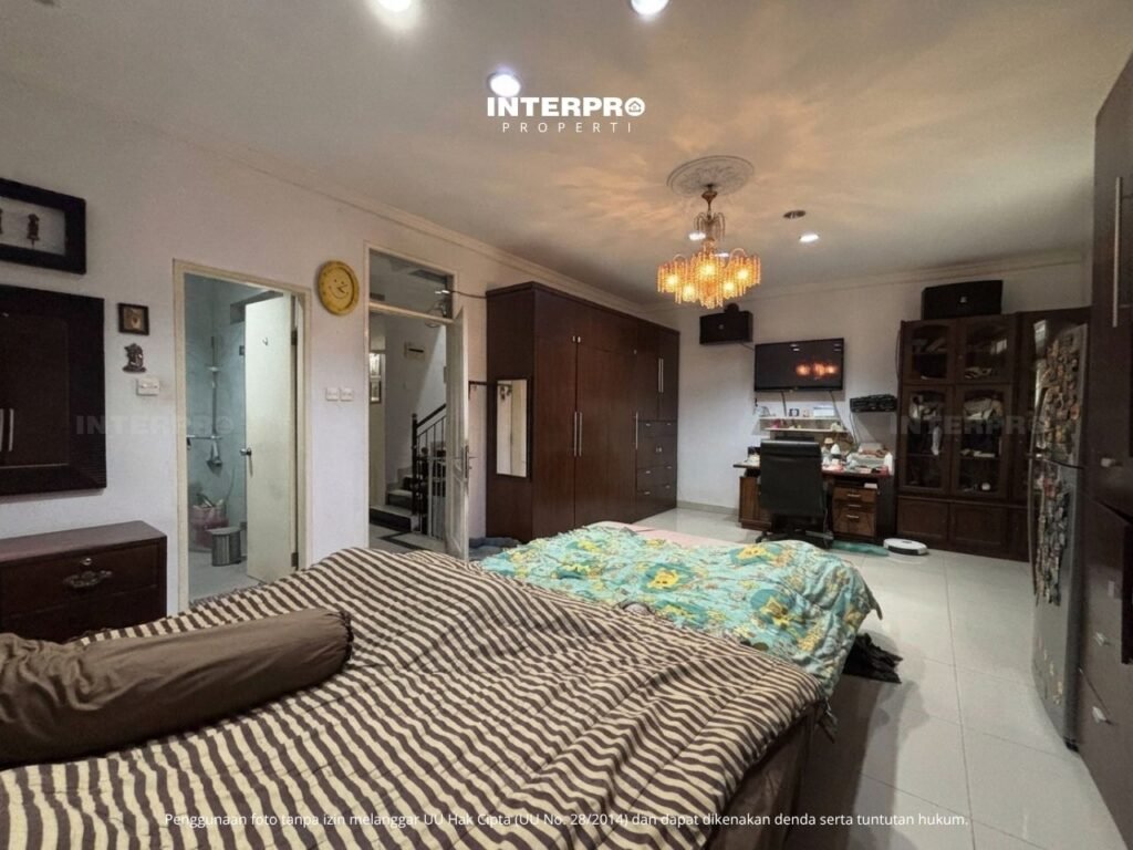 Rumah Dijual Taman Ratu LT 150m2