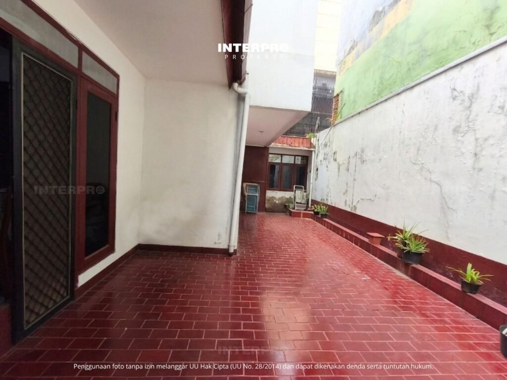 Rumah Hook Taman Ratu Luas Tanah 315m2