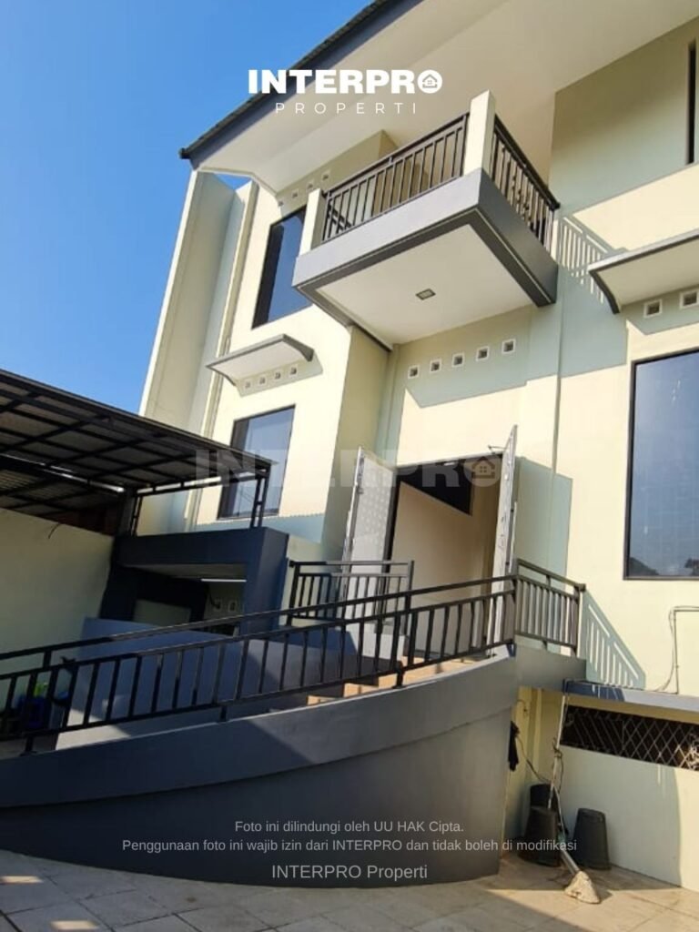 Dijual Rumah Kantor 3 Lantai di Meruya 250m2