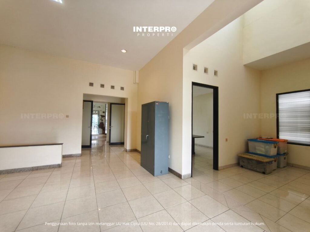 Dijual Rumah Kantor 3 Lantai di Meruya 250m2