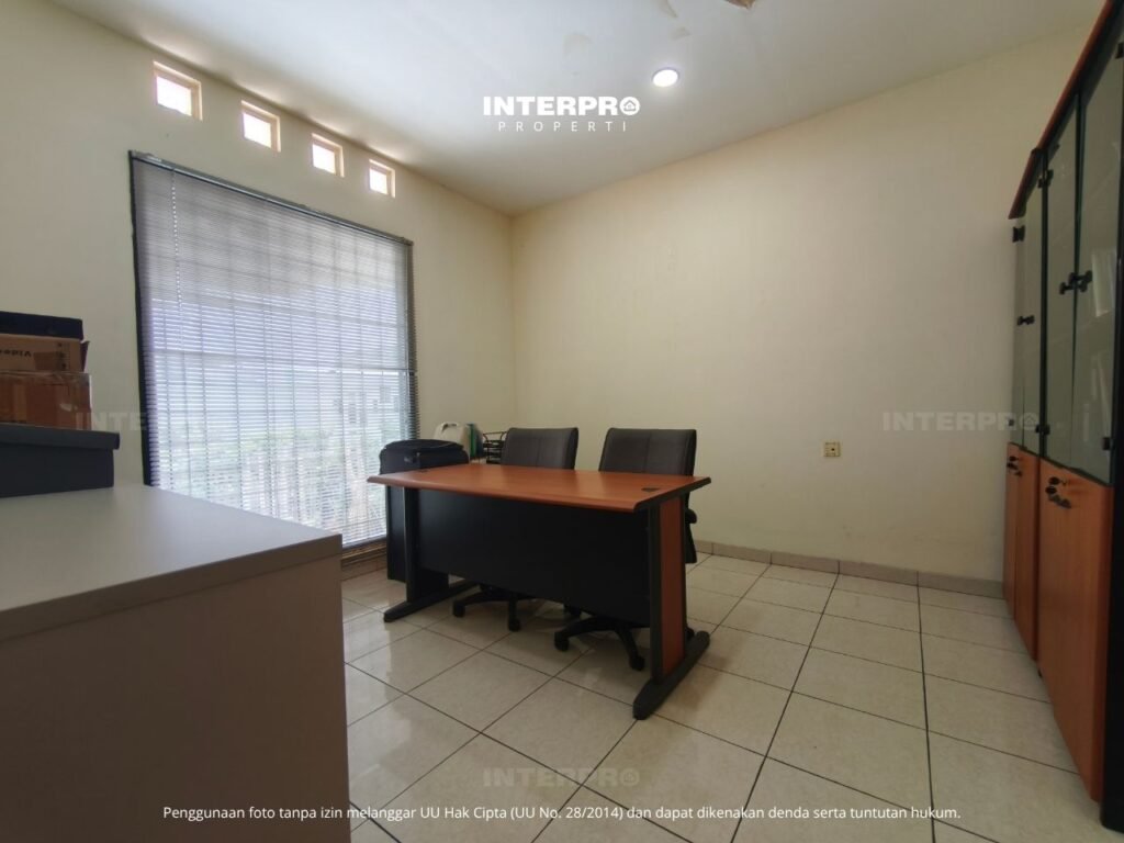 Dijual Rumah Kantor 3 Lantai di Meruya 250m2