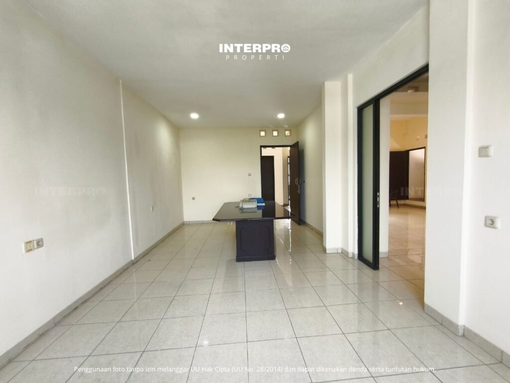 Dijual Rumah Kantor 3 Lantai di Meruya 250m2