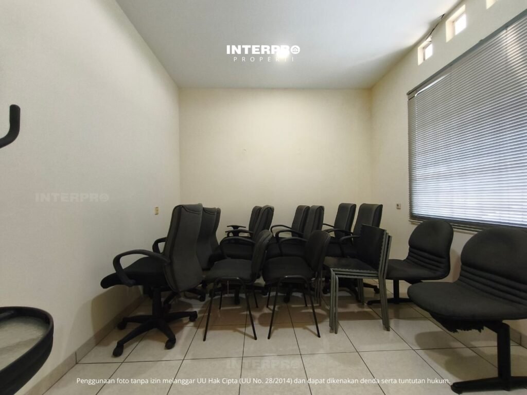 Dijual Rumah Kantor 3 Lantai di Meruya 250m2