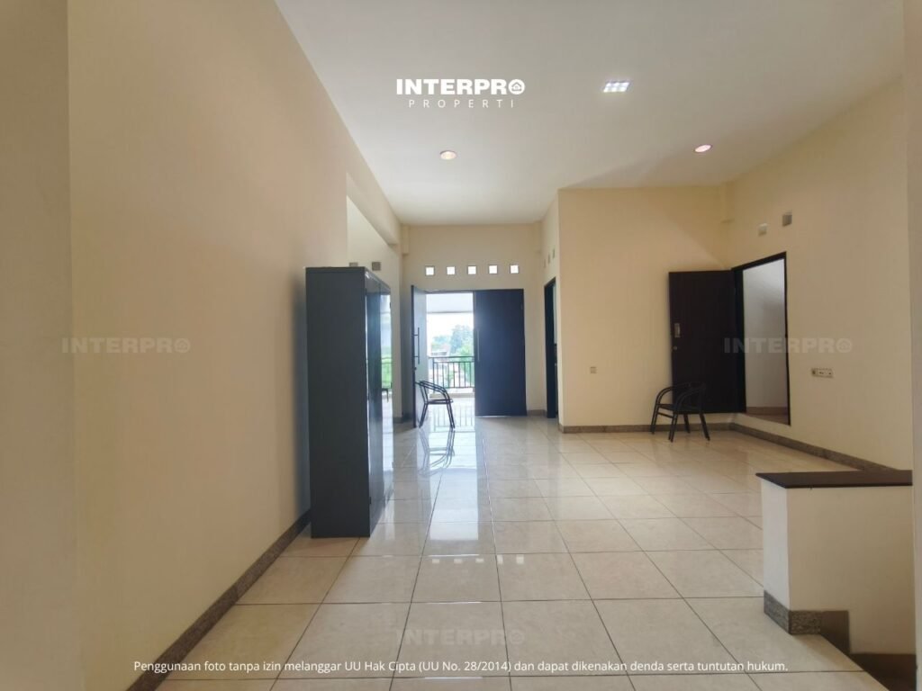 Dijual Rumah Kantor 3 Lantai di Meruya 250m2