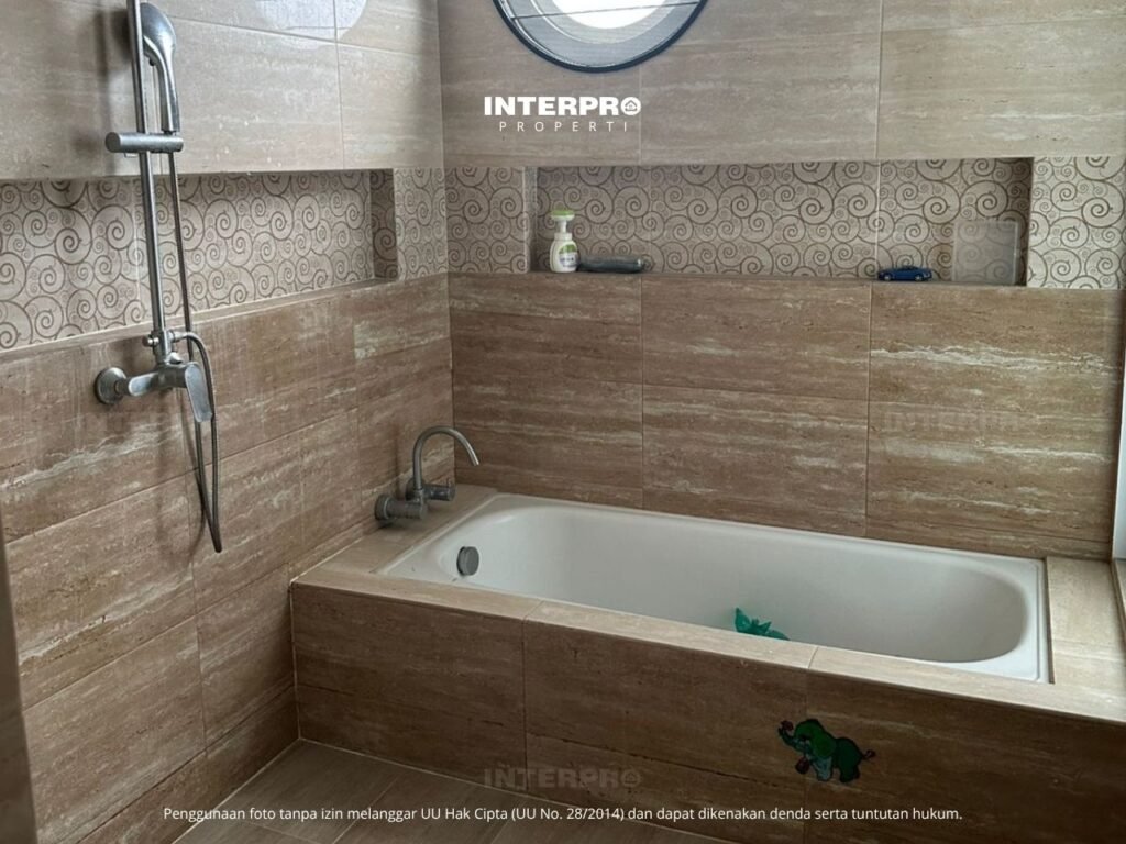 Rumah 2 Lantai Dijual Siap Huni Taman Meruya Ilir LT 120m2