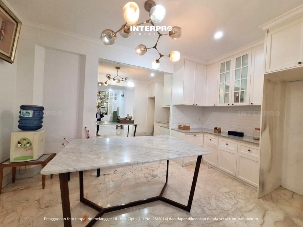 Rumah Dijual Intercon Jakarta Barat Luas 144m2